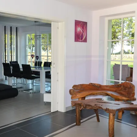 Strandvilla Silvia Haus 1 * Goehren (Ruegen)