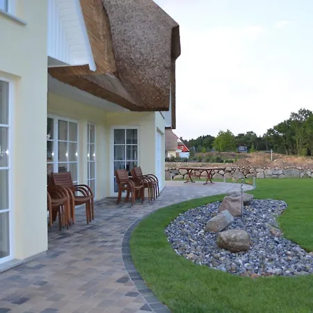 Strandvilla Silvia Haus 1 Vakantiehuis Goehren (Ruegen)